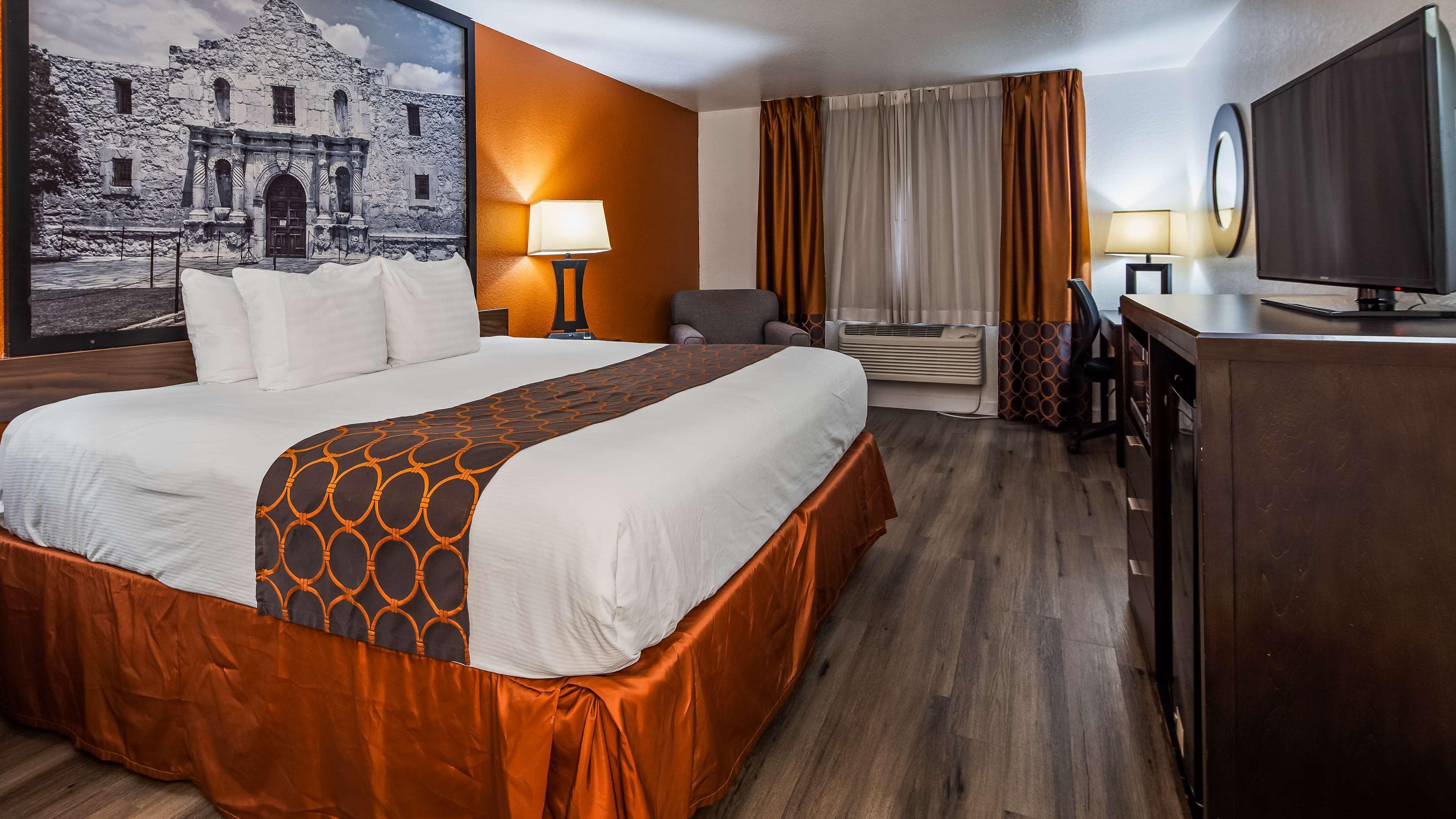Surestay Plus By Best Western San Antonio Airport Exterior photo