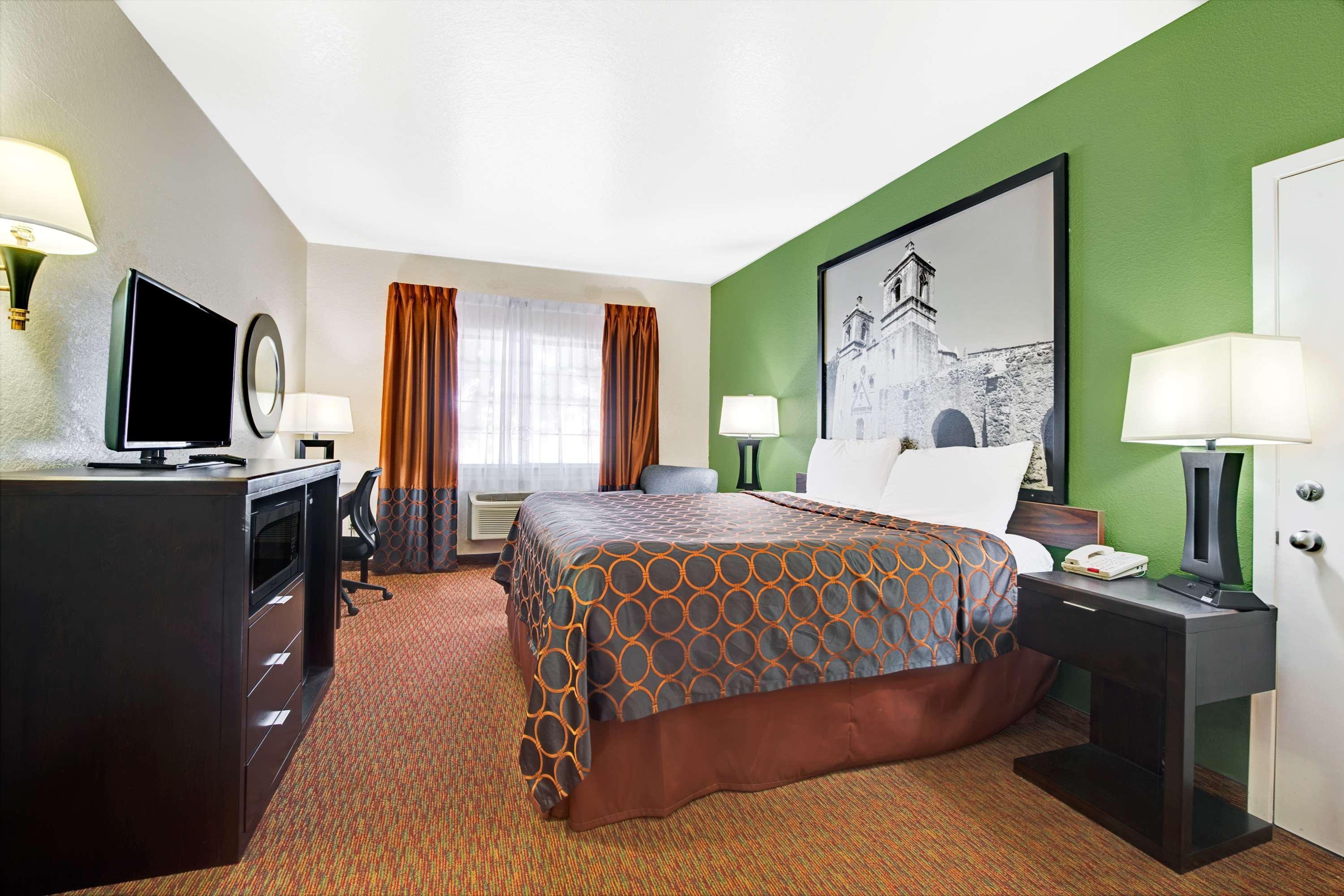 Surestay Plus By Best Western San Antonio Airport Exterior photo