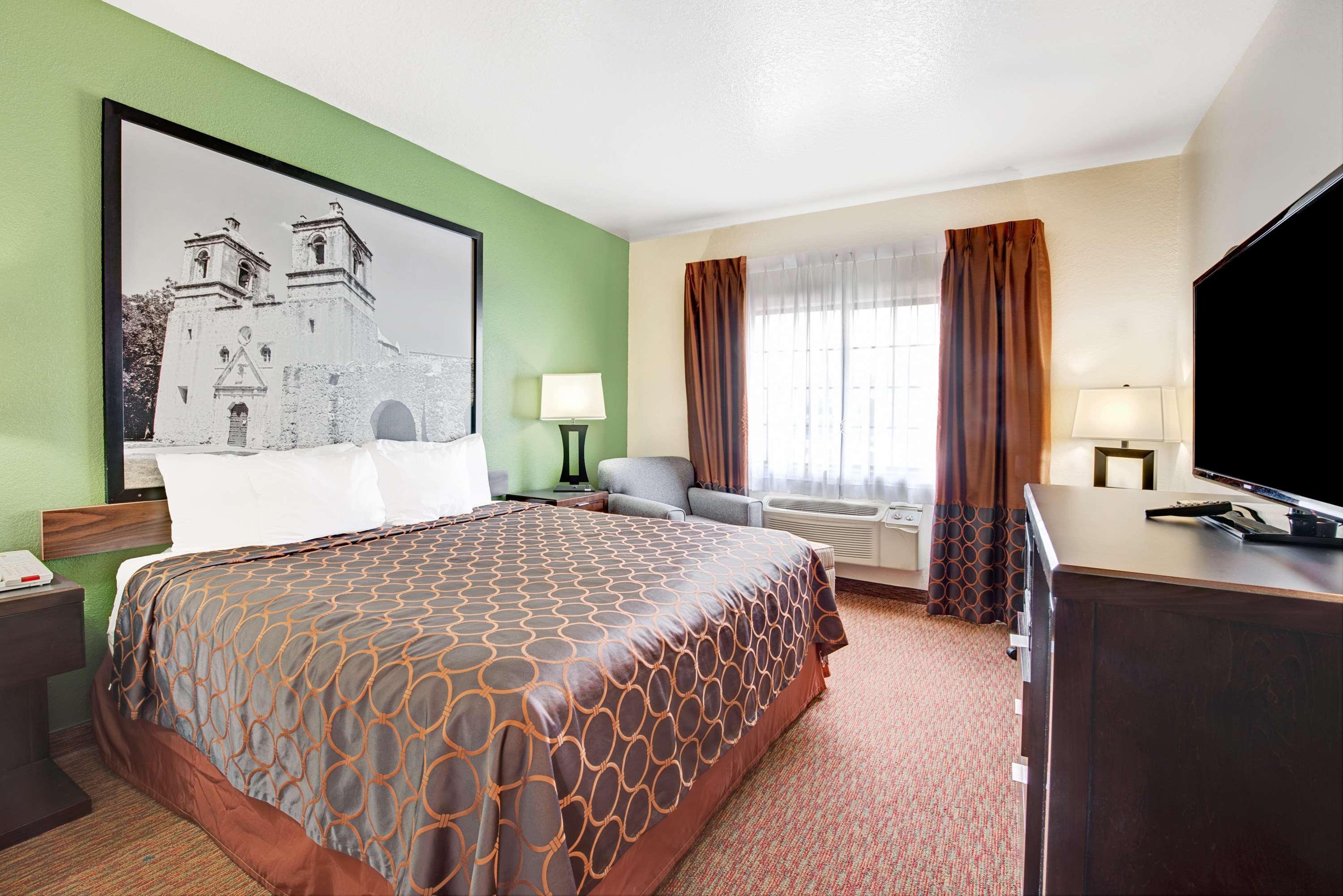Surestay Plus By Best Western San Antonio Airport Exterior photo