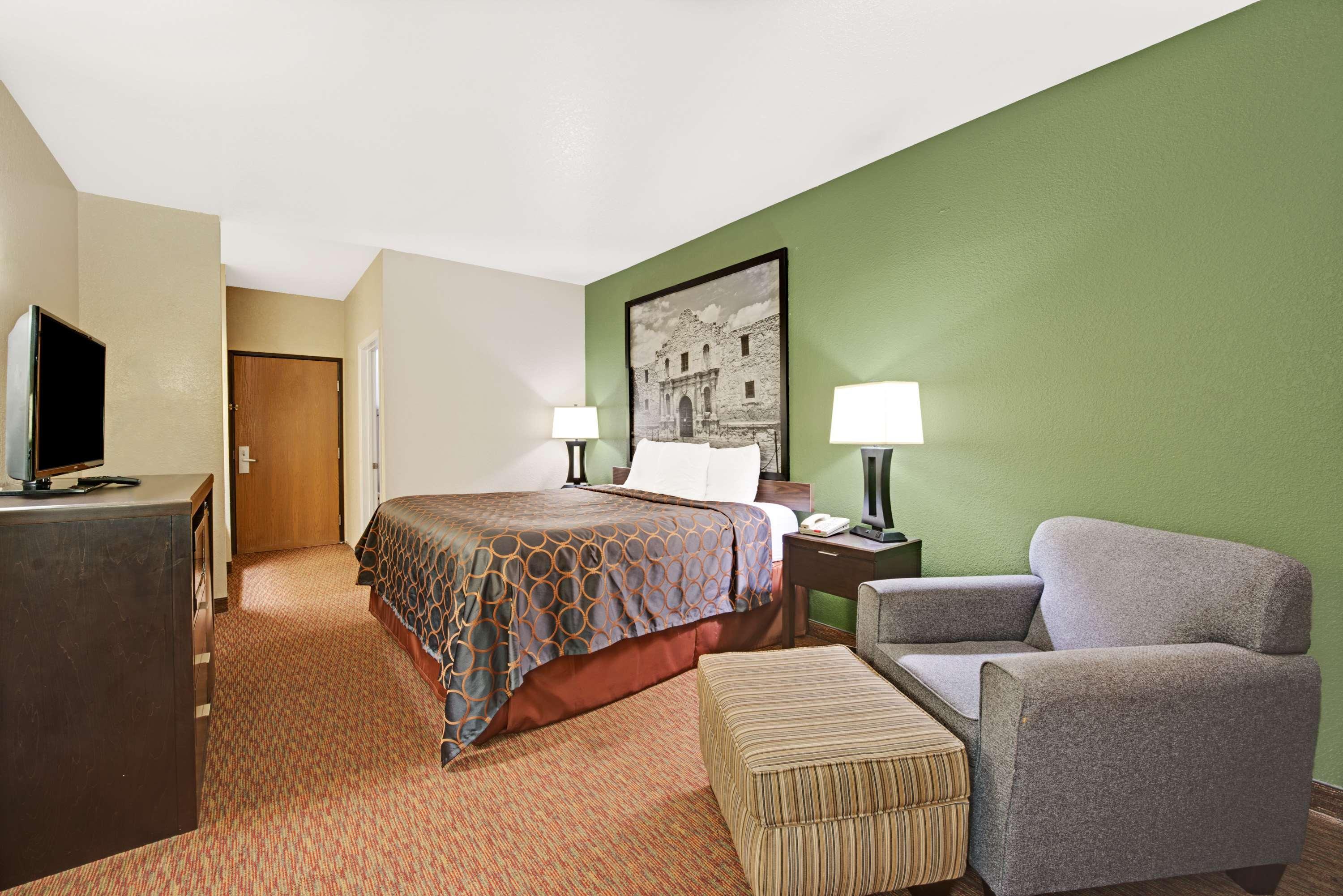 Surestay Plus By Best Western San Antonio Airport Exterior photo