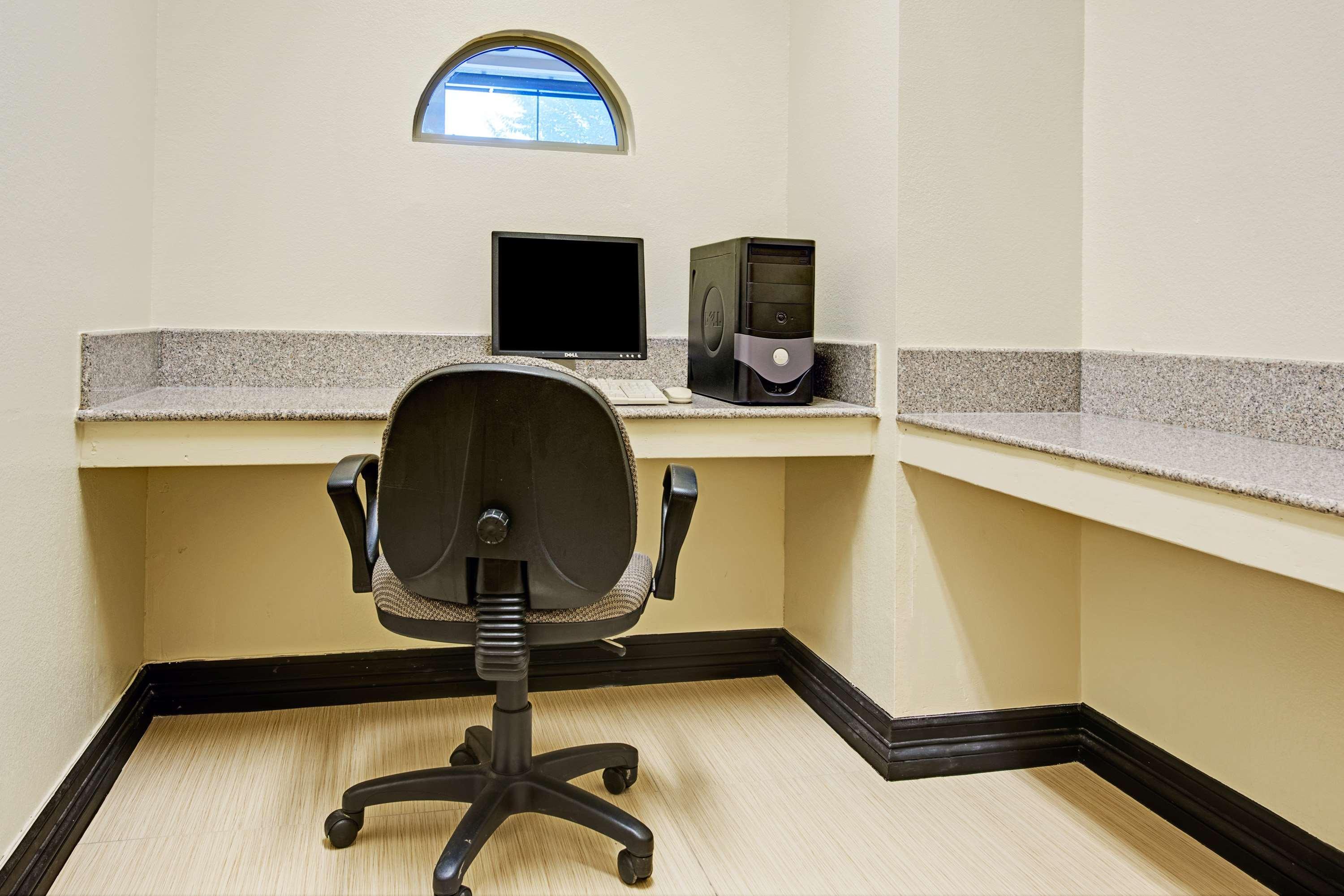 Surestay Plus By Best Western San Antonio Airport Exterior photo