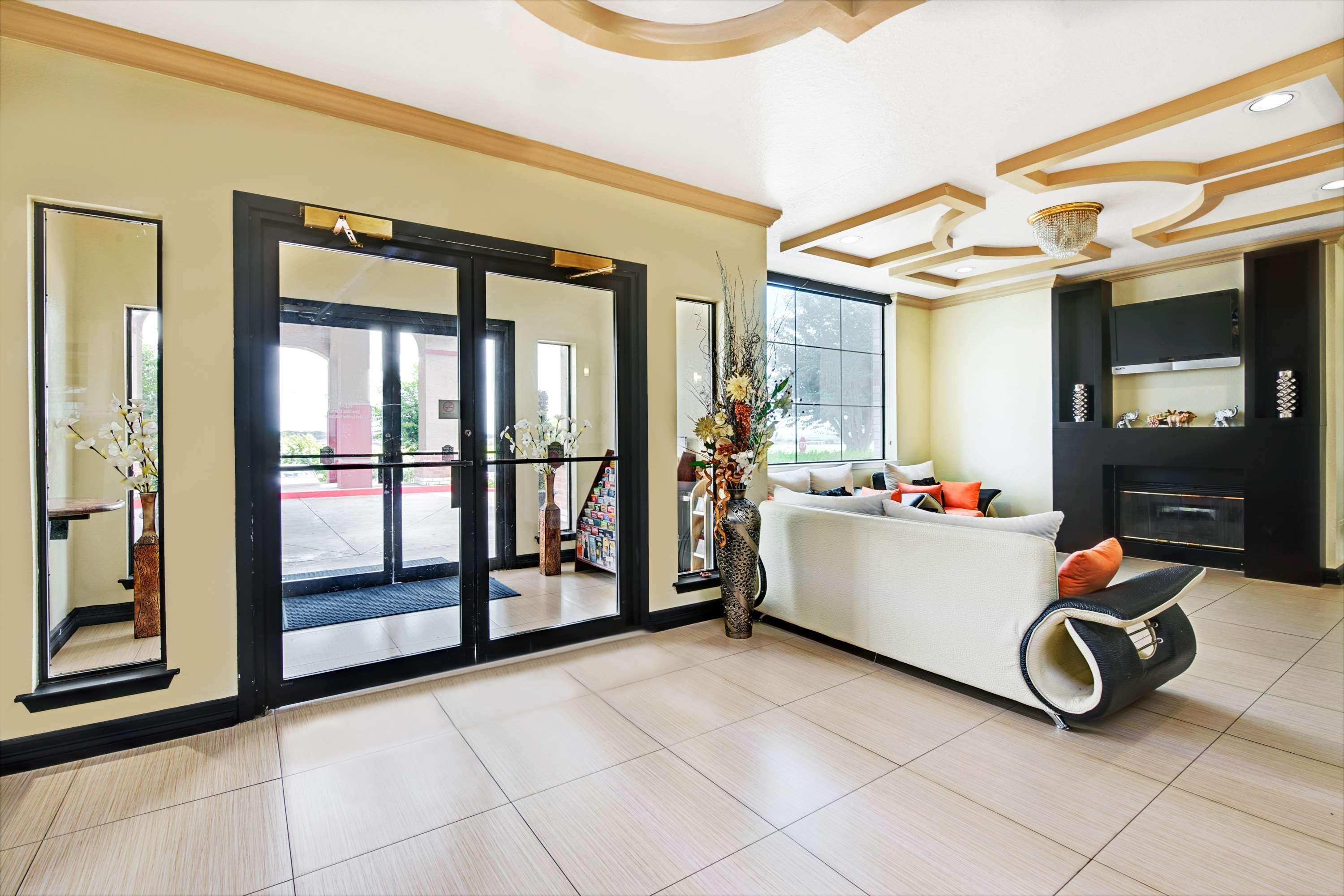 Surestay Plus By Best Western San Antonio Airport Exterior photo