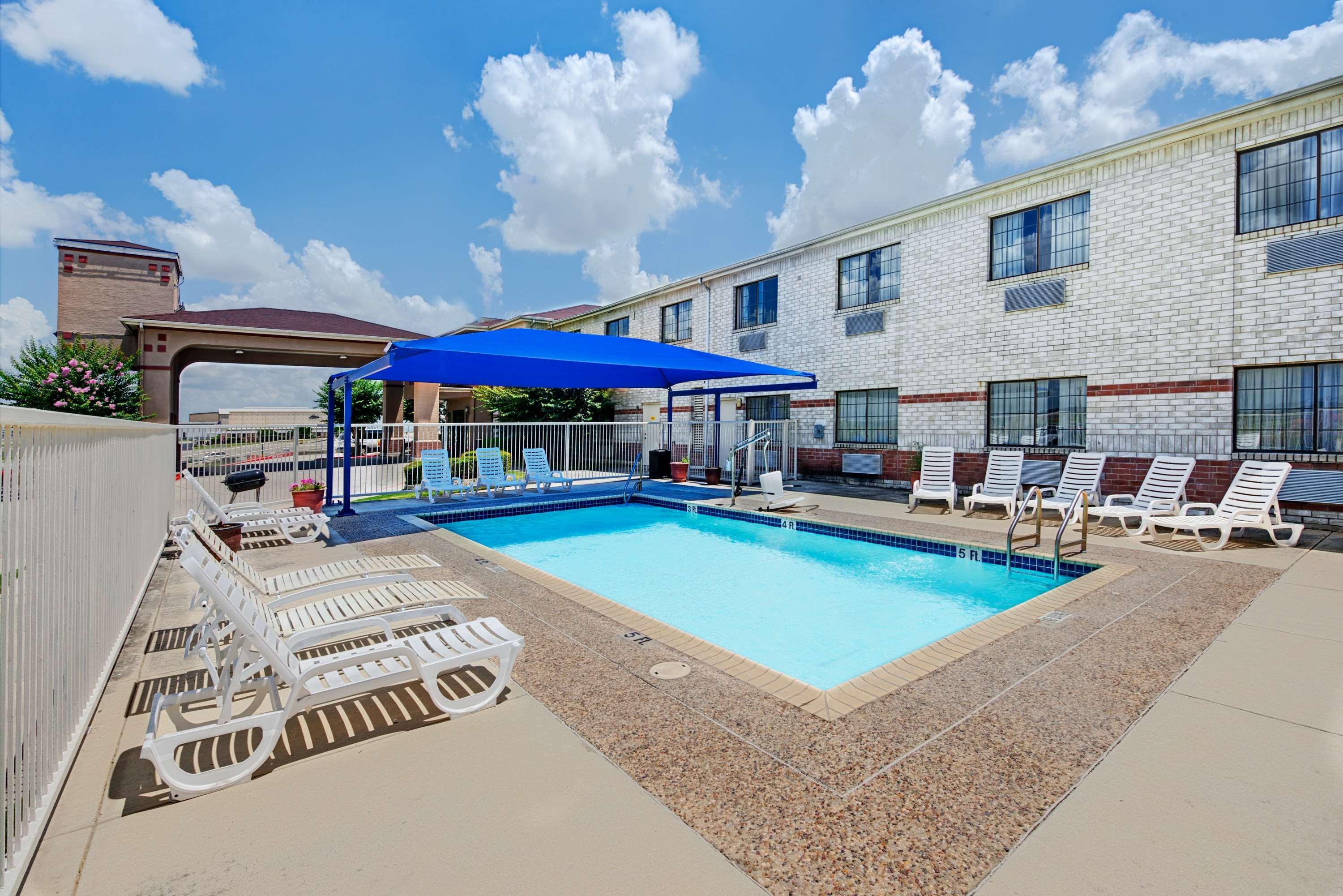 Surestay Plus By Best Western San Antonio Airport Exterior photo