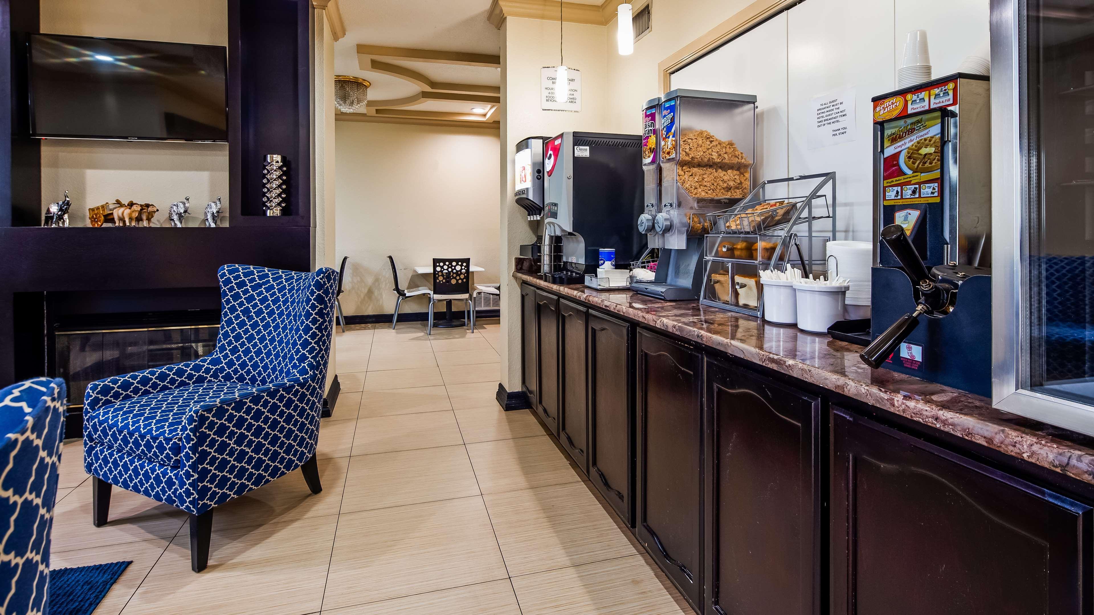 Surestay Plus By Best Western San Antonio Airport Exterior photo