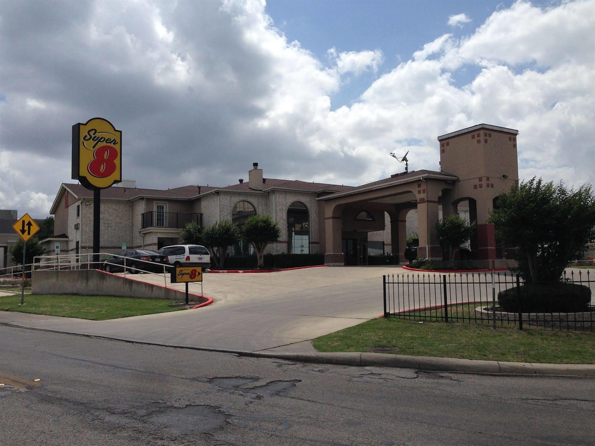 Surestay Plus By Best Western San Antonio Airport Exterior photo