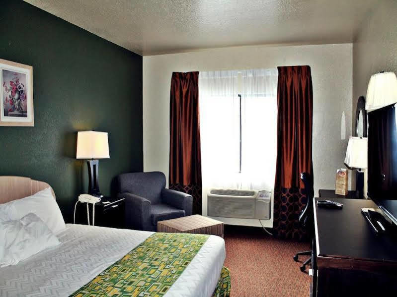 Surestay Plus By Best Western San Antonio Airport Exterior photo